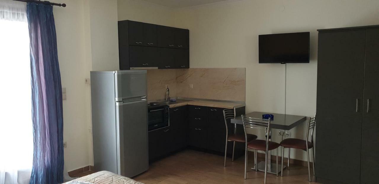 Melima Apartment Ierissos Bagian luar foto